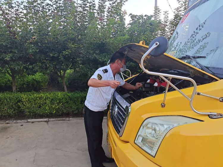 青島:新學(xué)期,校車為平度1.8萬(wàn)余名學(xué)生安全護(hù)航 青島:新學(xué)期,校車為平度1.8萬(wàn)余名學(xué)生安全護(hù)航