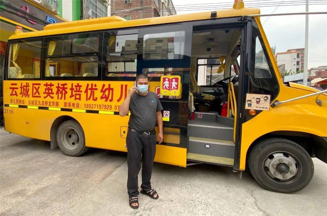 校車演練學逃生,安全之弦緊緊繃!幼兒園的孩子們從細節做起! 校車演練學逃生,安全之弦緊緊繃!幼兒園的孩子們從細節做起!