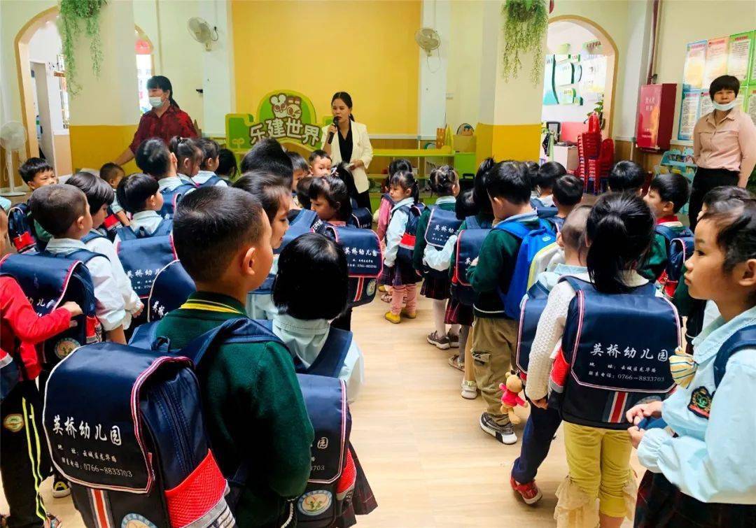 校車演練學逃生,安全之弦緊緊繃!幼兒園的孩子們從細節做起! 校車演練學逃生,安全之弦緊緊繃!幼兒園的孩子們從細節做起!