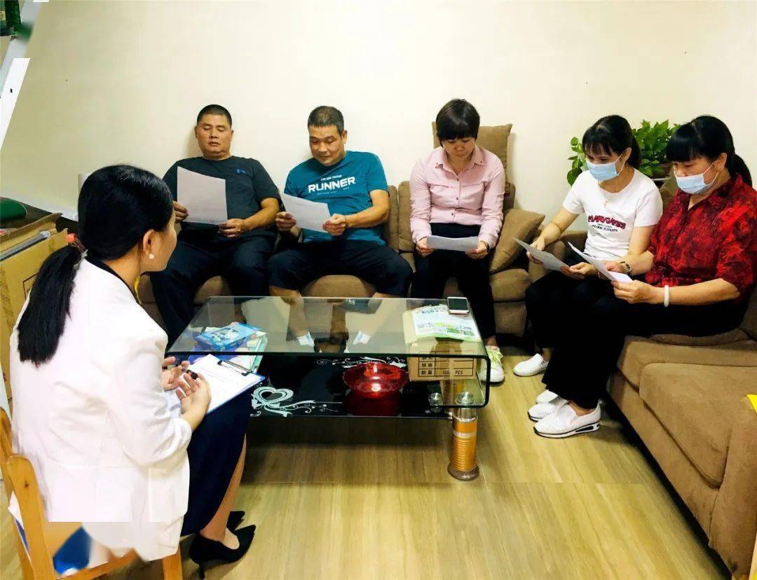 校車演練學逃生,安全之弦緊緊繃!幼兒園的孩子們從細節做起! 校車演練學逃生,安全之弦緊緊繃!幼兒園的孩子們從細節做起!