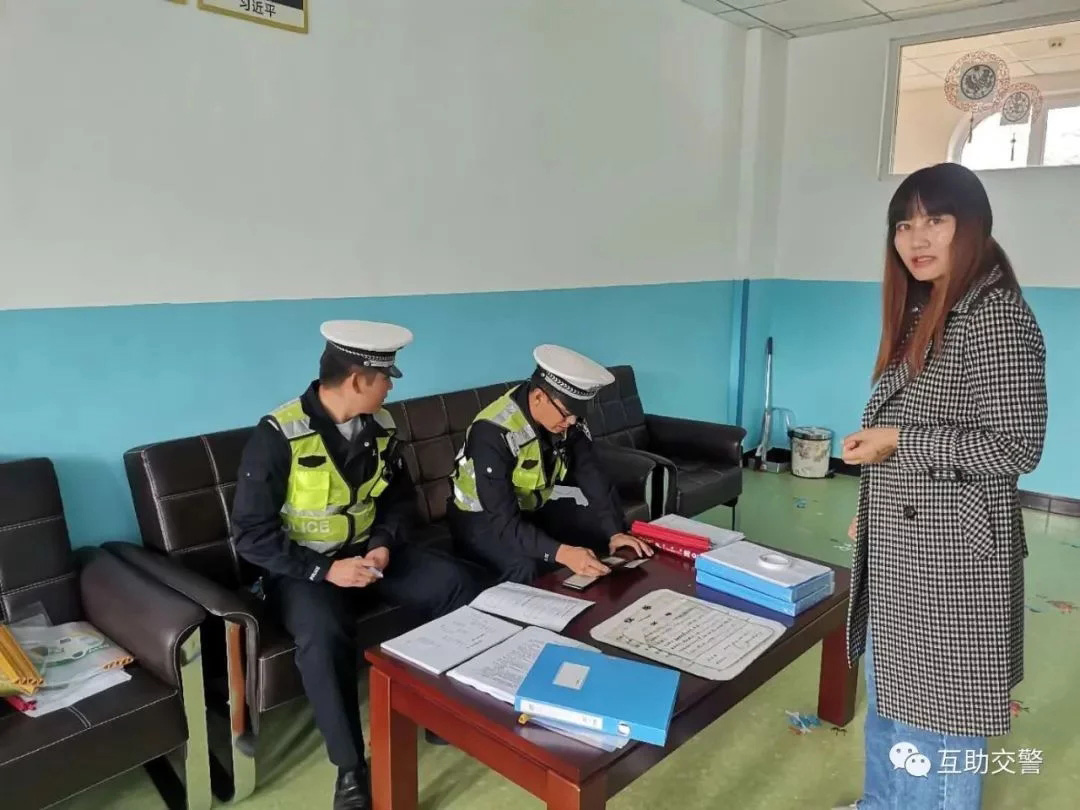 開學季，互助交警開展校車安全大檢查