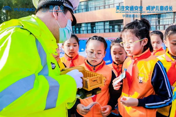 安全“童”行！2020宇通&amp;amp;amp;壹基金兒童交通安全公益行走進肇東