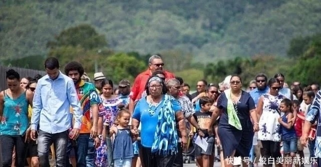 澳大利亞：3歲男孩被落在校車?yán)?小時活活熱死，被發(fā)現(xiàn)時尸體仍系著安全帶