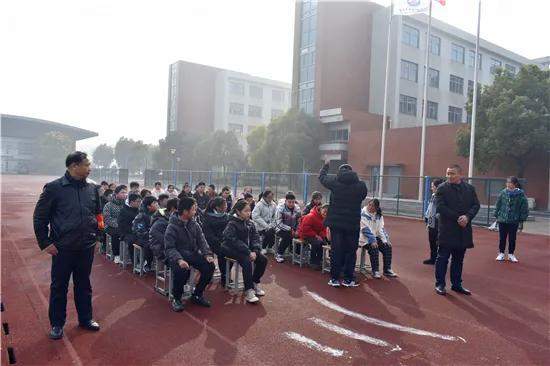 江蘇海安:年末歲底繃緊弦 校車、防震雙演練 江蘇海安:年末歲底繃緊弦 校車、防震雙演練