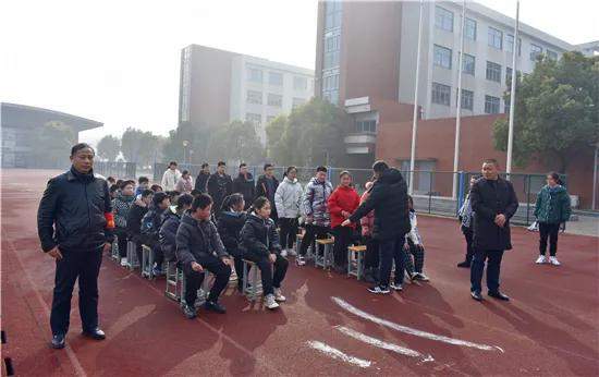 江蘇海安:年末歲底繃緊弦 校車、防震雙演練 江蘇海安:年末歲底繃緊弦 校車、防震雙演練