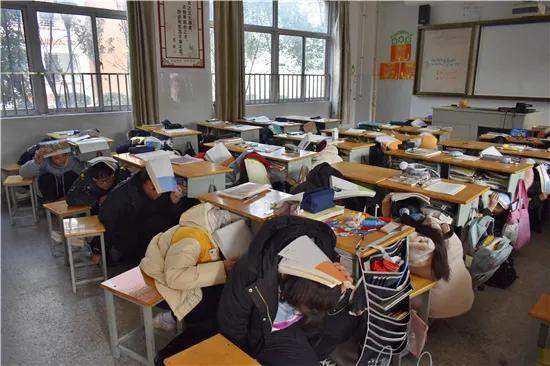 江蘇海安:年末歲底繃緊弦 校車、防震雙演練 江蘇海安:年末歲底繃緊弦 校車、防震雙演練