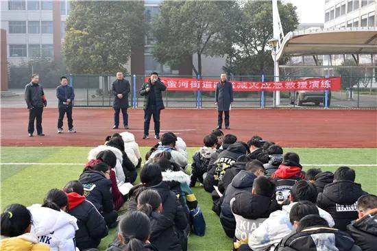 江蘇海安:年末歲底繃緊弦 校車、防震雙演練 江蘇海安:年末歲底繃緊弦 校車、防震雙演練