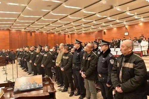 安徽涇縣:9人買通校車司機接送掩護,竟是為了干這事 安徽涇縣:9人買通校車司機接送掩護,竟是為了干這事