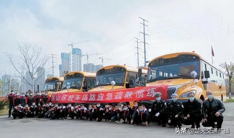 洪山交警進校園開展校車事故與消防應急演練活動