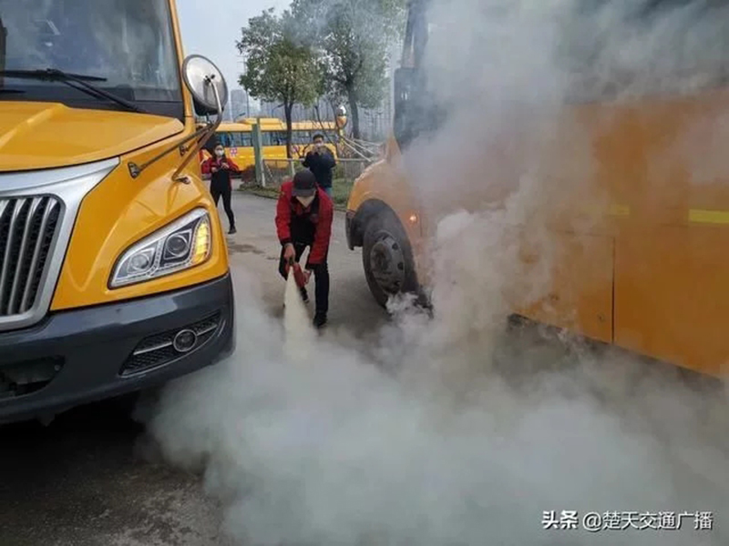 洪山交警進校園開展校車事故與消防應急演練活動