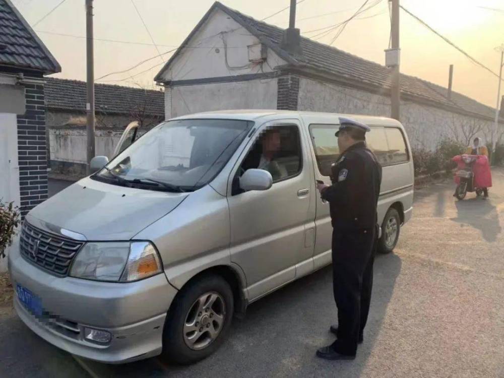 “校車”接送上下學孩子,被罰款10200元,家長:沒有更好的校車 “校車”接送上下學孩子,被罰款10200元,家長:沒有更好的校車