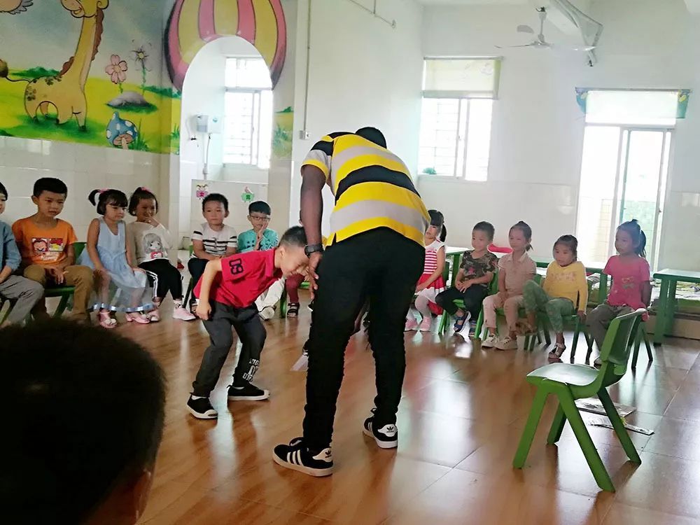 “校車”接送上下學孩子,被罰款10200元,家長:沒有更好的校車 “校車”接送上下學孩子,被罰款10200元,家長:沒有更好的校車