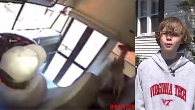 小鹿撞進行駛中的校車,直接砸在一名正在睡覺的學生身上 小鹿撞進行駛中的校車,直接砸在一名正在睡覺的學生身上