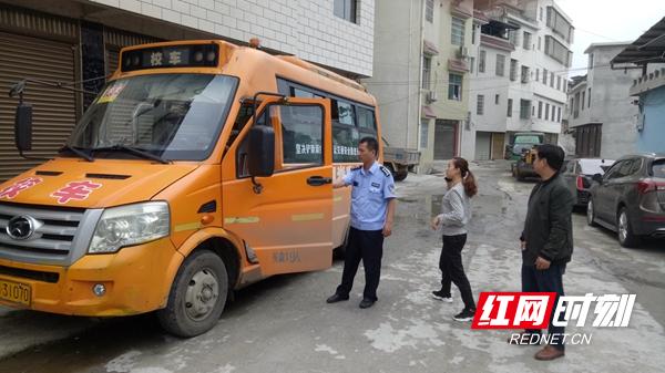 多部門開展校車聯合整治行動 護航校車安全 多部門開展校車聯合整治行動 護航校車安全
