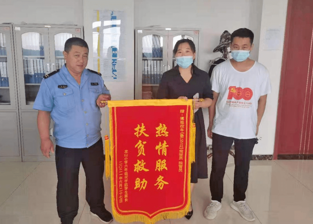 校車停運,“暖心故事”卻不斷上演…… 校車停運,“暖心故事”卻不斷上演……