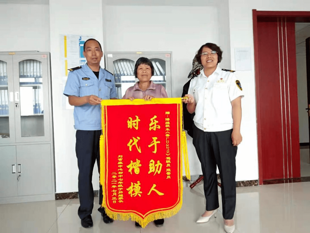 校車停運,“暖心故事”卻不斷上演…… 校車停運,“暖心故事”卻不斷上演……