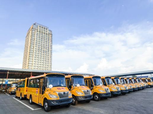 喜迎開學季，長沙岳麓區45輛新校車上崗