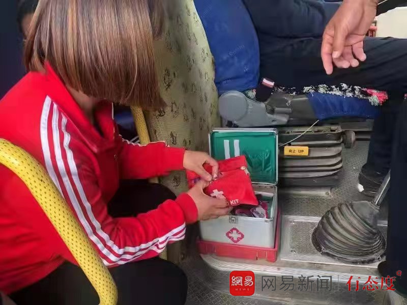 誠信校車祝你“平安乘車,快樂成長” 誠信校車祝你“平安乘車,快樂成長”