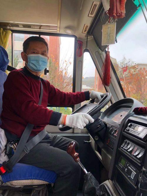 銅川照金:用愛心筑起校車安全的通道 銅川照金:用愛心筑起校車安全的通道