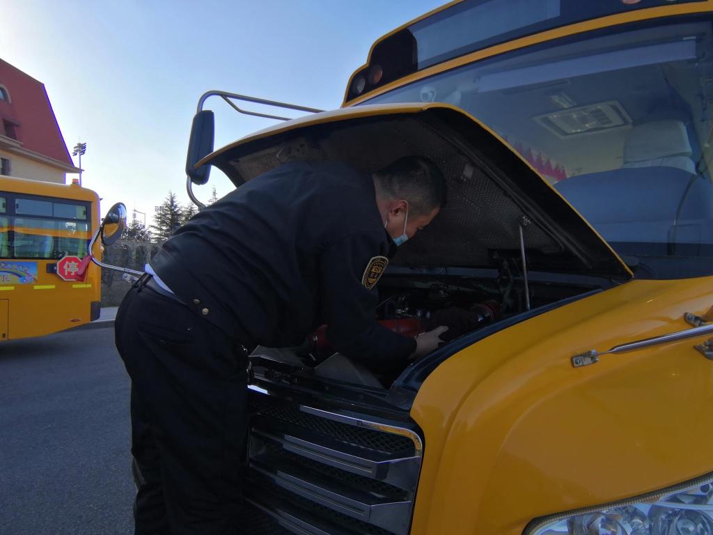 讓孩子們溫暖乘車!青島2000余輛溫馨校車全面開暖風 讓孩子們溫暖乘車!青島2000余輛溫馨校車全面開暖風