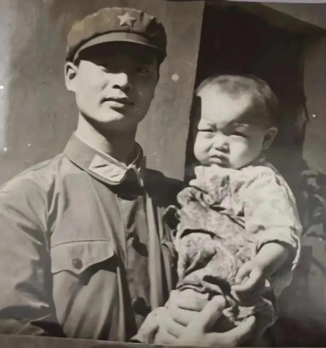 “校車爺爺”沖上熱搜,不管39年前還是現在,他一直在保護孩子 微信圖片_20211114120610.jpg