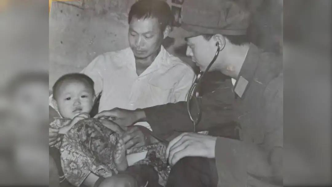 “校車爺爺”沖上熱搜,不管39年前還是現在,他一直在保護孩子 微信圖片_20211114120606.jpg