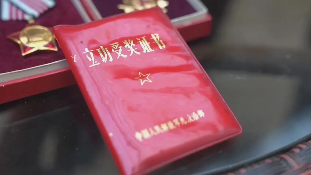 “校車爺爺”沖上熱搜,不管39年前還是現在,他一直在保護孩子 微信圖片_20211114120619.jpg