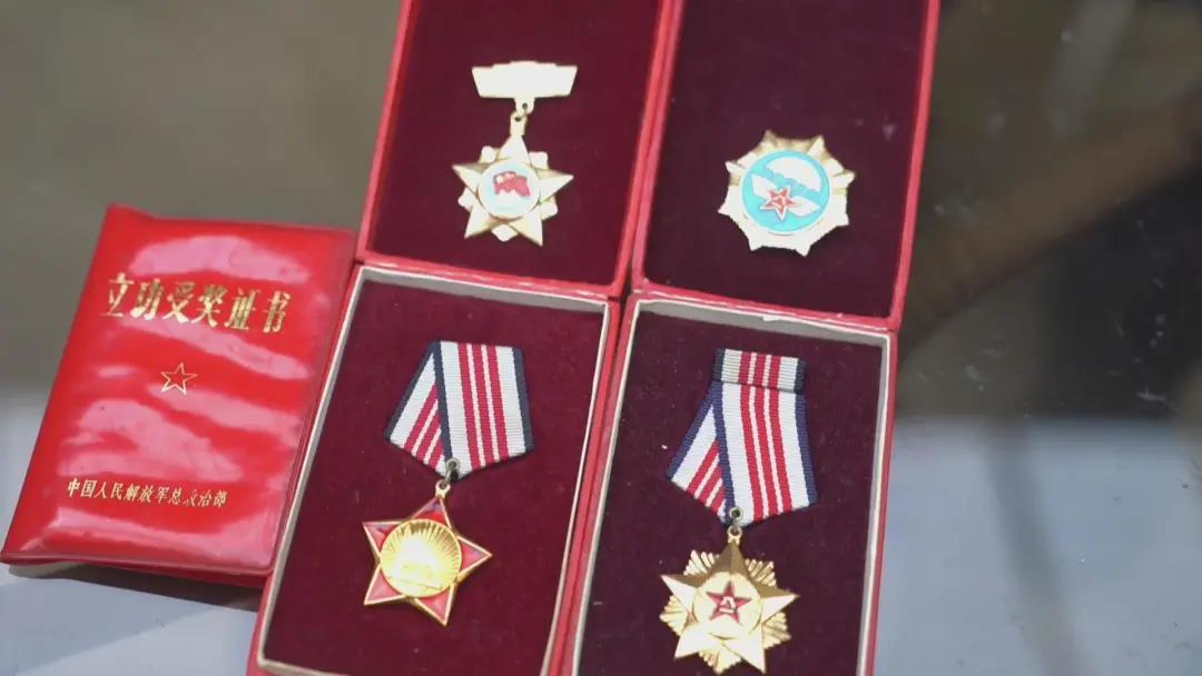 “校車爺爺”沖上熱搜,不管39年前還是現在,他一直在保護孩子 微信圖片_20211114120622.jpg