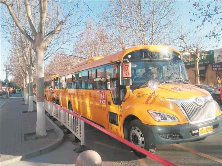 淄博高新區民生實事“一路綠燈”2000余名學生坐上免費校車 淄博高新區民生實事“一路綠燈”2000余名學生坐上免費校車
