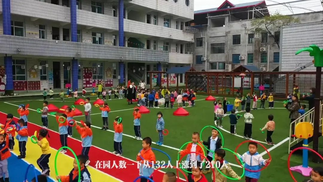 四川廣安引進46輛校車“解決農村幼兒入園乘車難”問題