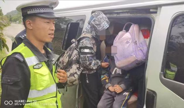 “黑校車”嚴重超員，2人被判刑！