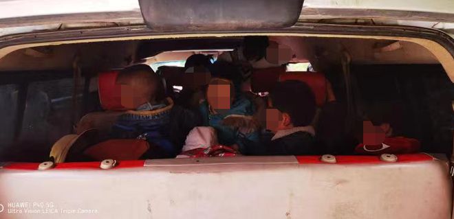 “黑校車”嚴重超員，2人被判刑！