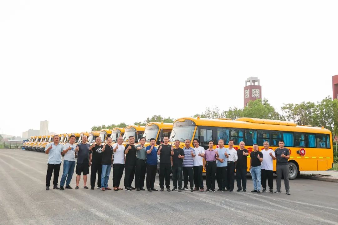 黃驊校車:把公益做成事業 黃驊校車:把公益做成事業