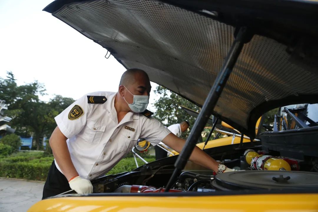 新學期 新起點 新征程 | 開學首日 溫馨校車平安護送十余萬島城學子準點抵達學校 圖片