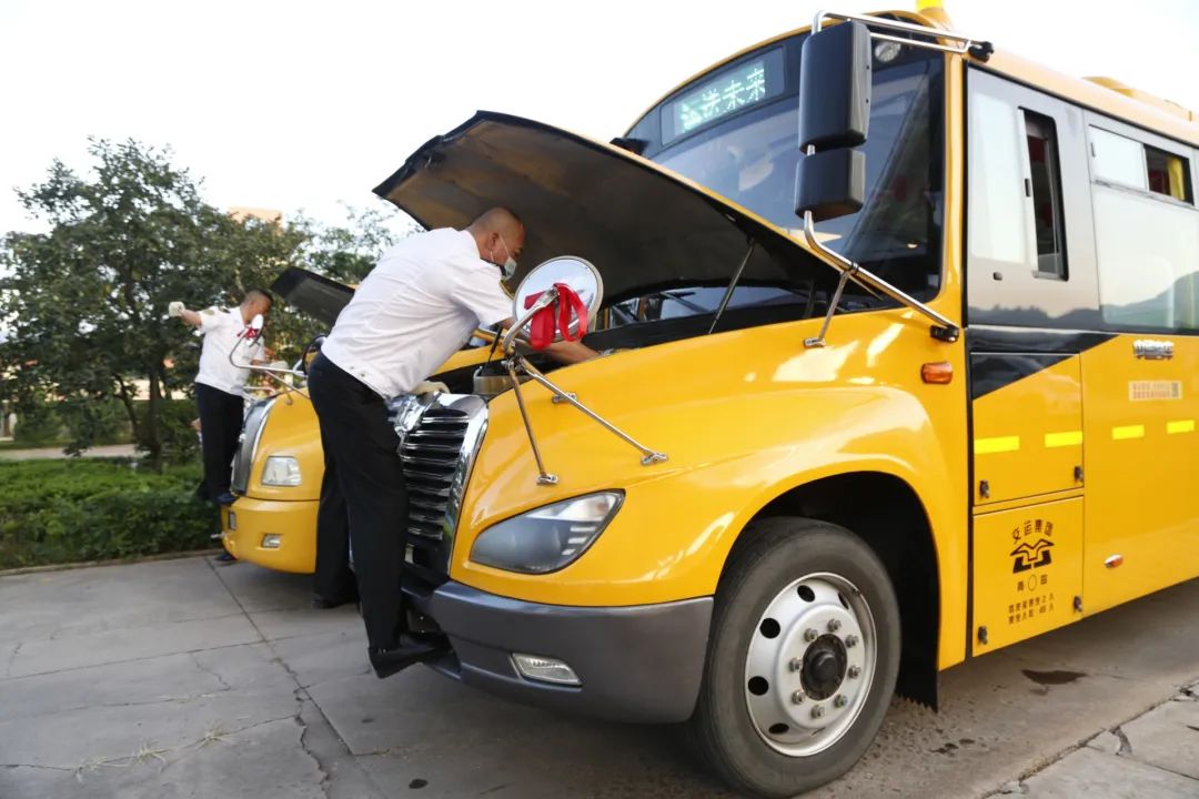新學期 新起點 新征程 | 開學首日 溫馨校車平安護送十余萬島城學子準點抵達學校 圖片
