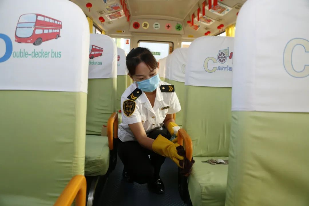 新學期 新起點 新征程 | 開學首日 溫馨校車平安護送十余萬島城學子準點抵達學校 圖片