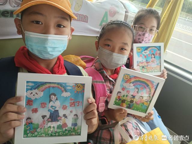 “大鼻子”校車里慶雙節