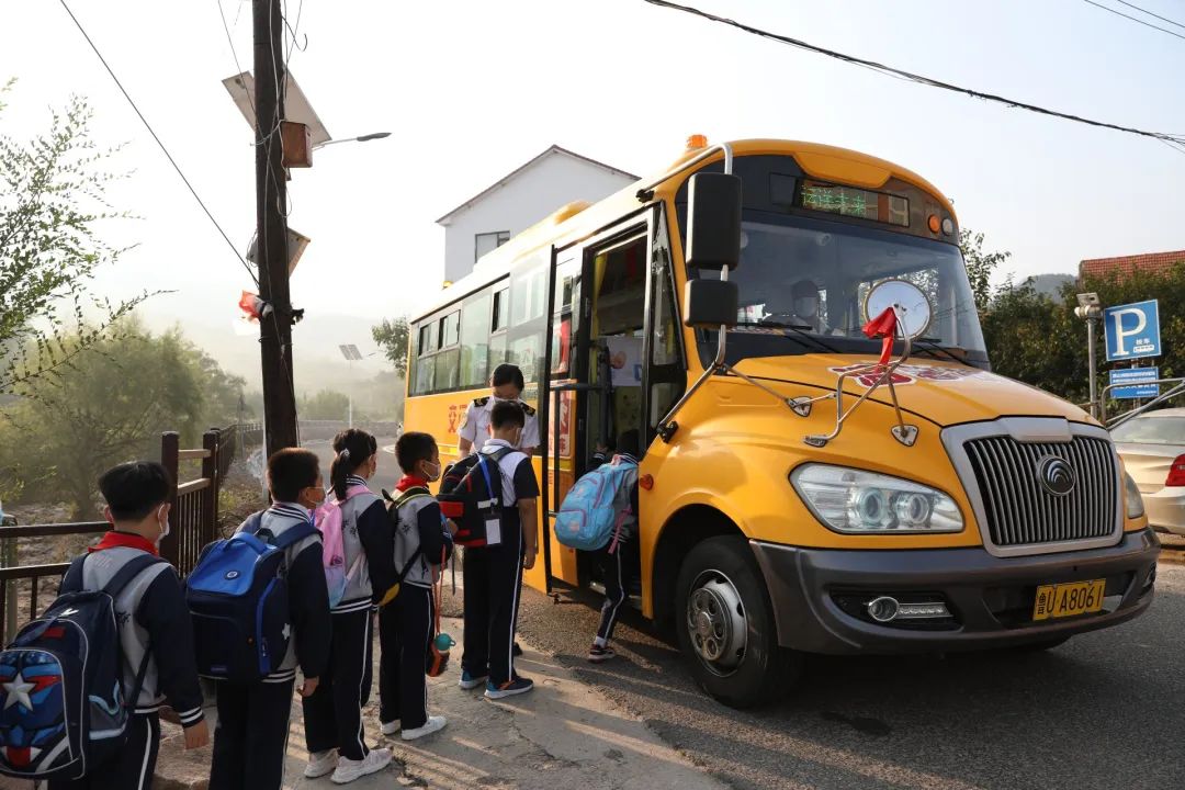 決勝百日|校車開進(jìn)大山深處 溫暖學(xué)生求學(xué)路 決勝百日|校車開進(jìn)大山深處 溫暖學(xué)生求學(xué)路