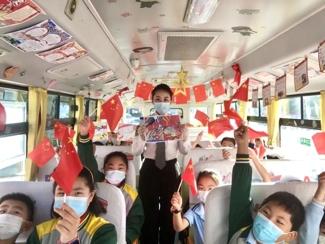 喜迎二十大 筑夢(mèng)向未來 | 城運(yùn)控股集團(tuán)交運(yùn)溫馨校車公司開展“校車上的思政課”