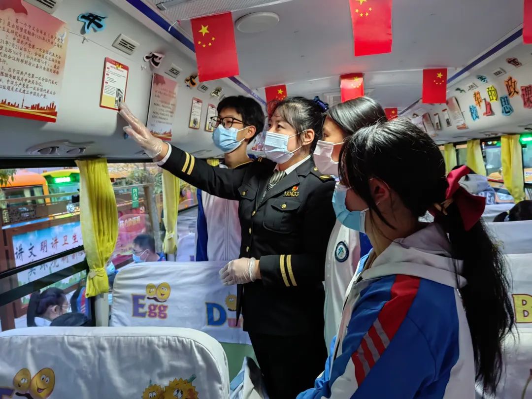 喜迎二十大 筑夢(mèng)向未來 | 城運(yùn)控股集團(tuán)交運(yùn)溫馨校車公司開展“校車上的思政課”