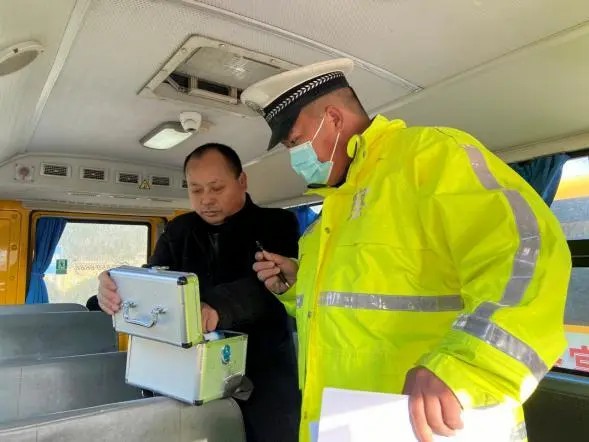 武圣宮鎮:筑牢校車安全防線,護航學生上學路 武圣宮鎮:筑牢校車安全防線,護航學生上學路