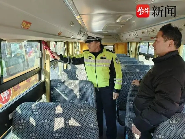 新學年在即,鎮江丹徒65輛校車接受“體檢” 新學年在即,鎮江丹徒65輛校車接受“體檢”