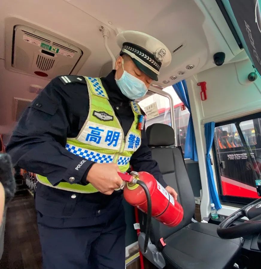 開學(xué)在即，校車也來做“體檢”！