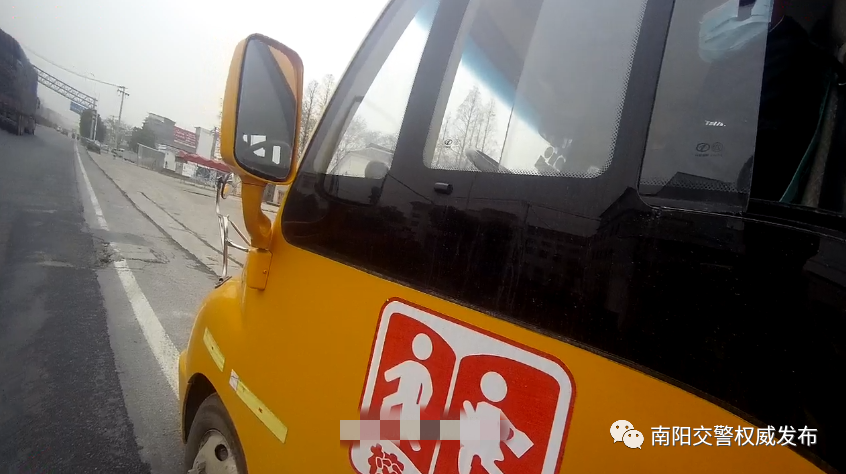 【文明交通·違法曝光】不合規(guī)校車,坐不得! 【文明交通·違法曝光】不合規(guī)校車,坐不得!