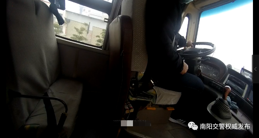 【文明交通·違法曝光】不合規(guī)校車,坐不得! 【文明交通·違法曝光】不合規(guī)校車,坐不得!