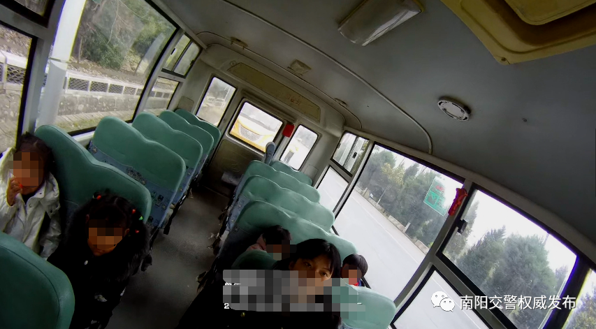 【文明交通·違法曝光】不合規(guī)校車,坐不得! 【文明交通·違法曝光】不合規(guī)校車,坐不得!