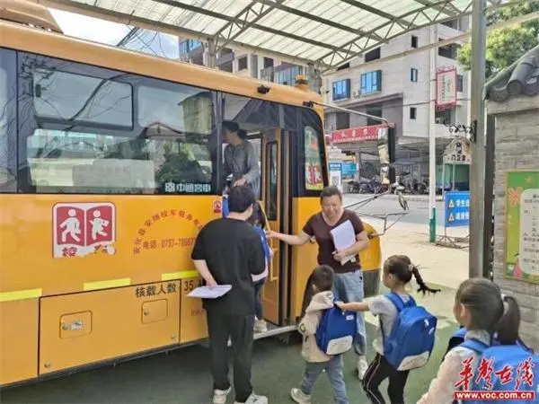 連續五年“零事故” 安化縣多措并舉守護校車安全“生命線” 連續五年“零事故” 安化縣多措并舉守護校車安全“生命線”