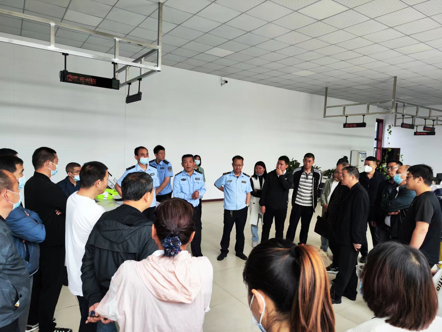 校車安全常檢查 筑牢護學平安路 校車安全常檢查 筑牢護學平安路