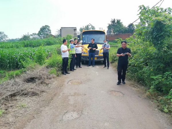 鐘祥:體驗式排查校車運營線路安全隱患 鐘祥:體驗式排查校車運營線路安全隱患
