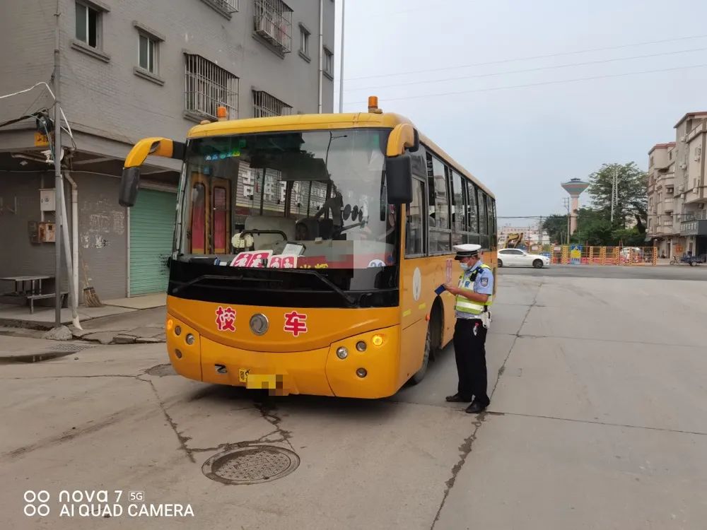 嚴(yán)把關(guān),護(hù)平安!強(qiáng)化校車安全檢查 嚴(yán)把關(guān),護(hù)平安!強(qiáng)化校車安全檢查